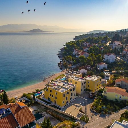 Acadia Beach Villas & Apartments Slatine Ngoại thất bức ảnh